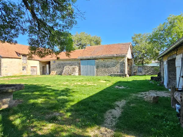 Beau potentiel de rénovation dans un hameau calme et typique du Lot