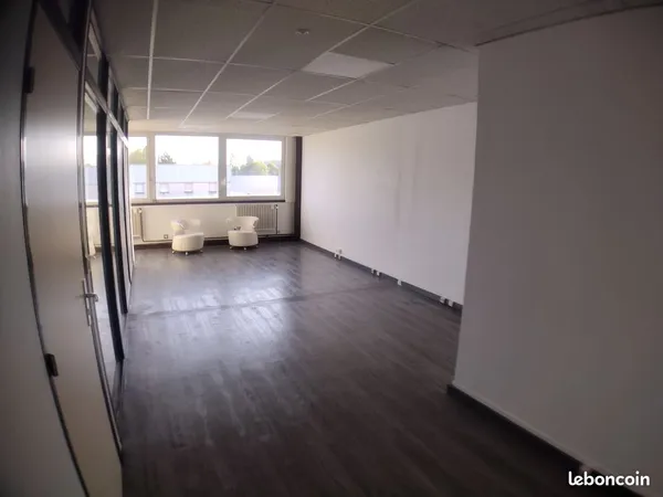✨ Bureaux fonctionnels et lumineux à Trappes-Elancourt (4 Rue Albert Einstein) - Direct propriétaire