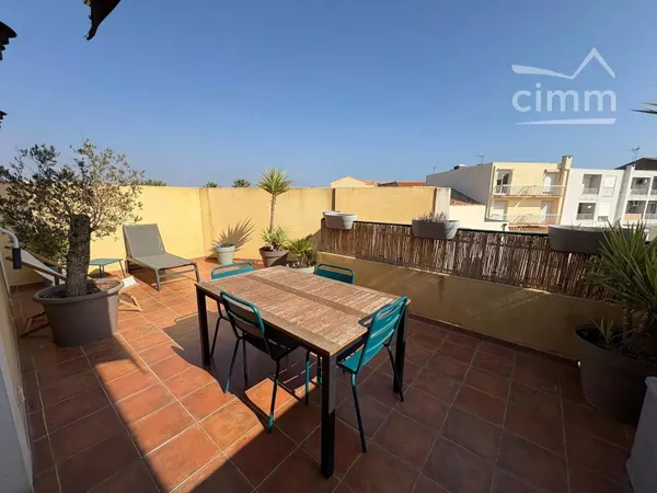 Charmant T4 en duplex avec grande terrasse, petite vue mer et 2 garages