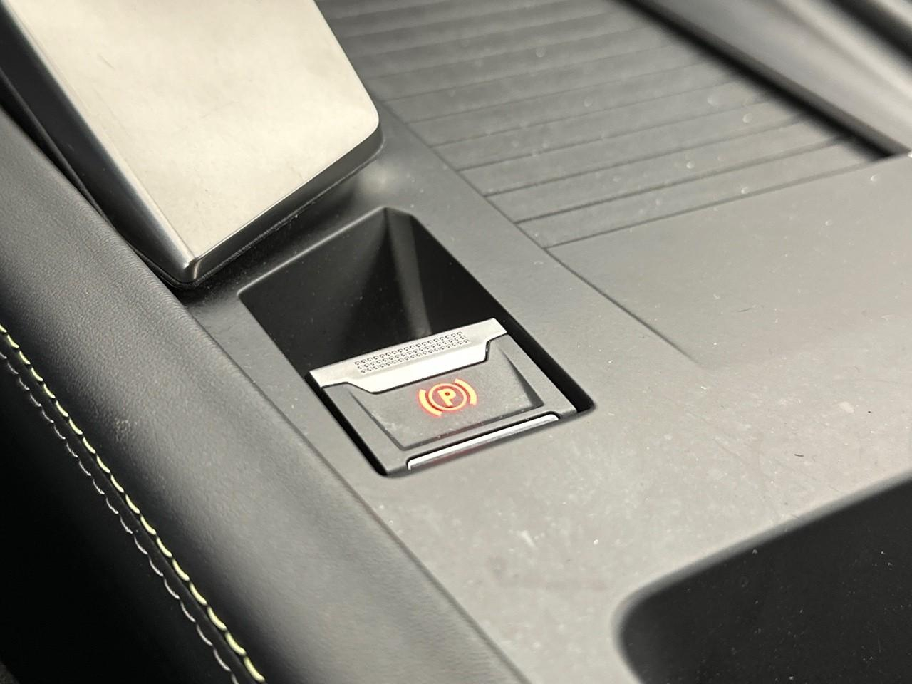 Peugeot 308 sw phev 180 e-eat8 gt — photo 32