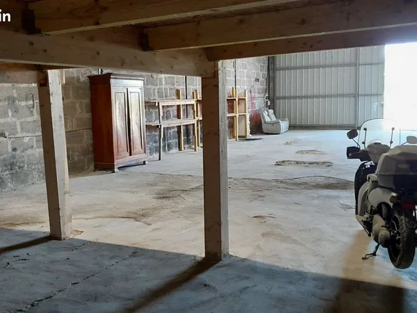 Entrepôt 160 m² + mezzanine 30 m² à louer à Libourne