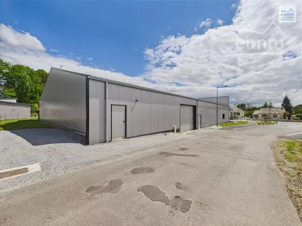 Local commercial de 290 m² environ