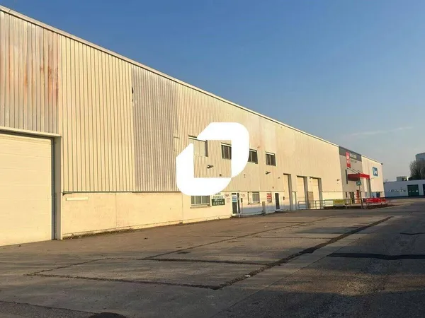 Local d'activité 2102 m²