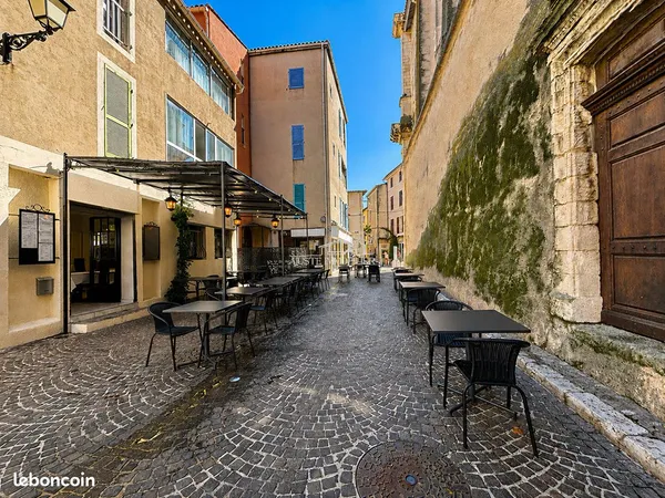 Local 80 m² MARTIGUES