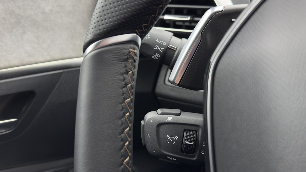 Peugeot 3008 Hybrid 225 e-EAT8 — photo 14