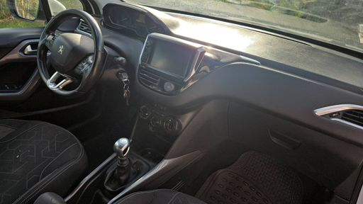 Peugeot 2008 1.2 PureTech 130 - Allure – 2018 – 76560 km – Essence – Boîte Manuelle — photo 29