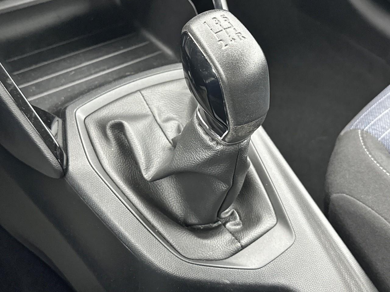 Peugeot 208 puretech 75 s&s bvm5 like — photo 23