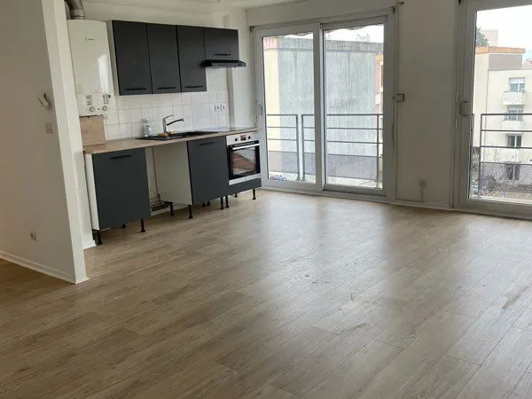 T2 centre ville de Roanne balcon et parking