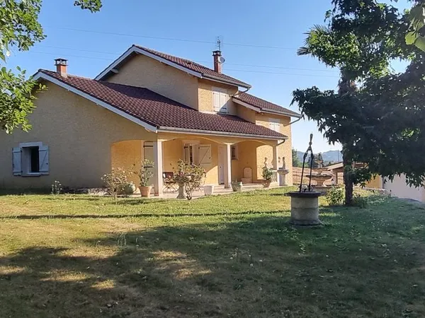 Maison 7 pièces avec terrasse