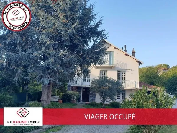 En viager occupé, charmante Maison Familiale de 176m², 7 Pièces, 4 Chambres avec Jardin et Garage.
