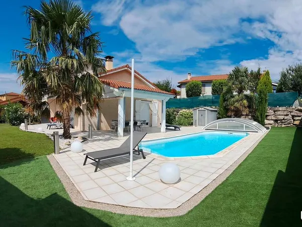 Maison individuelle avec piscine