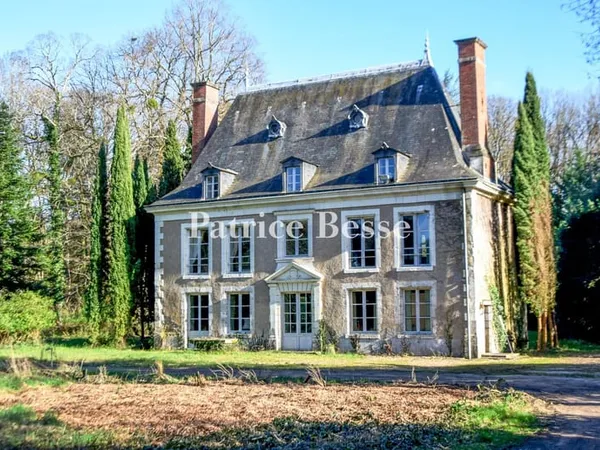Aux portes de Blois, un manoir du 17e s. et son parc