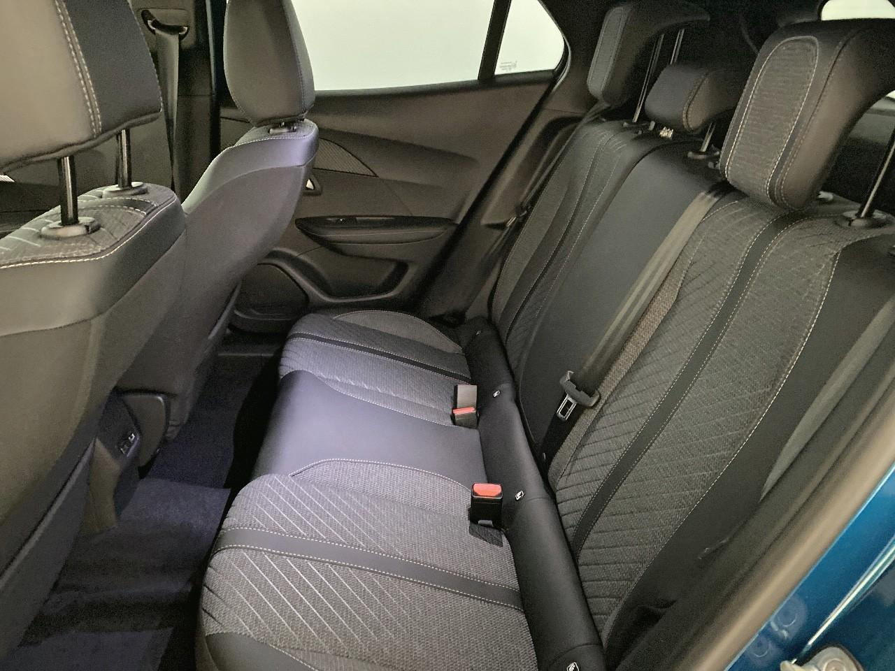 Peugeot 2008 hybrid 145 ch e-dcs6 allure — photo 10