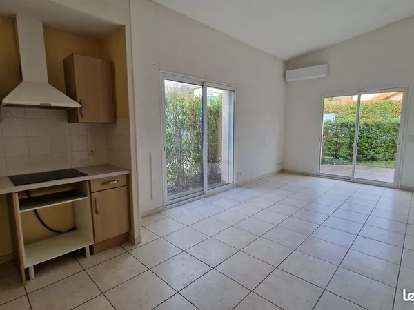 10 Km sud VALENCE T4 lumineux 92m2 dans maison
