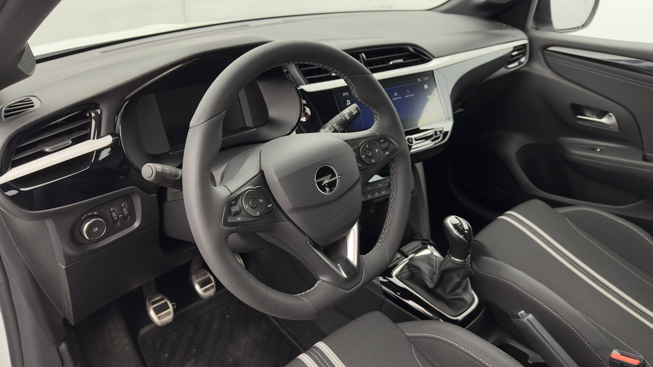 Opel Corsa 1.2 75 ch BVM5 — photo 25