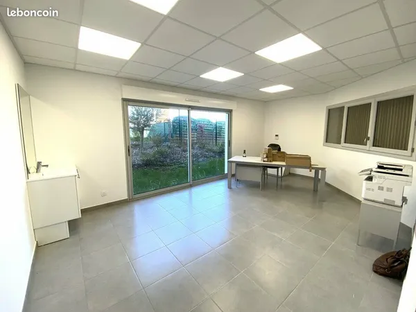 Bureaux 27 m² VILLENEUVE LOUBET