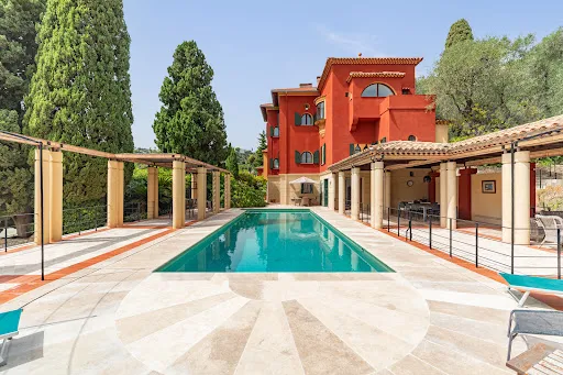 Villa 18 pièces 747 m²