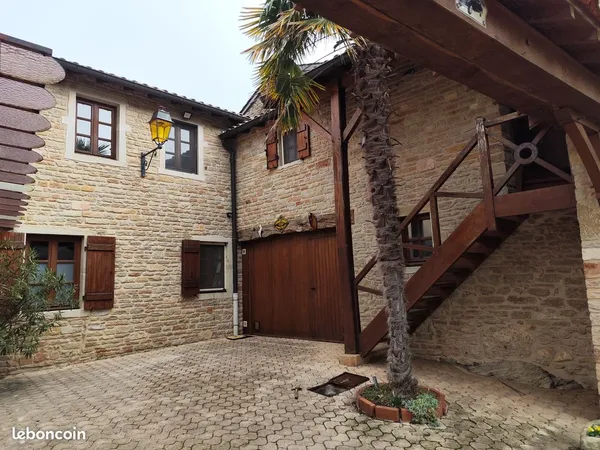à vendre - t3 de caractère au coeur de davayé