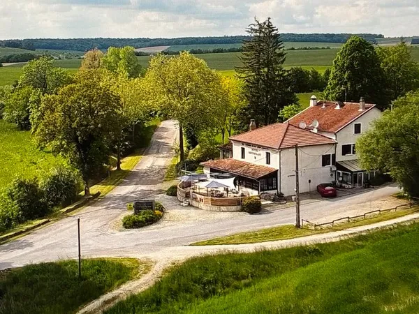 AV restaurant et hôtel * sur La Voie Sacrée