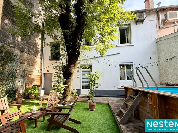 Maison Villeurbanne 6 pièces à deux pas du Métro A - Jardin intimiste avec piscine