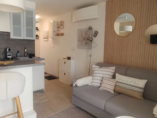 A louer studio La favière 400 m des plages avec parking