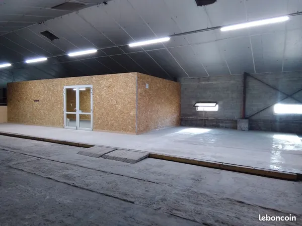 A louer à 12 kms de Saint -Die un local d'une superficie totale de 236 m2 à l'intérieur d'un ancien 