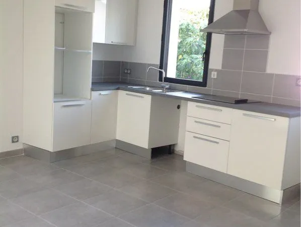Maison atypique en duplex avec patio et garage de 38 m2Mauguio centre