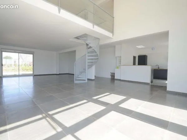 Pavillon 8 pièces 211 m²