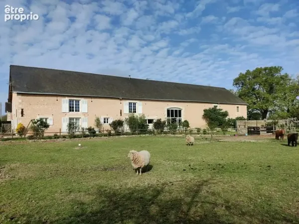 Maison 6 pièces 260 m² à vendre à Sainte-Radegonde (86300)