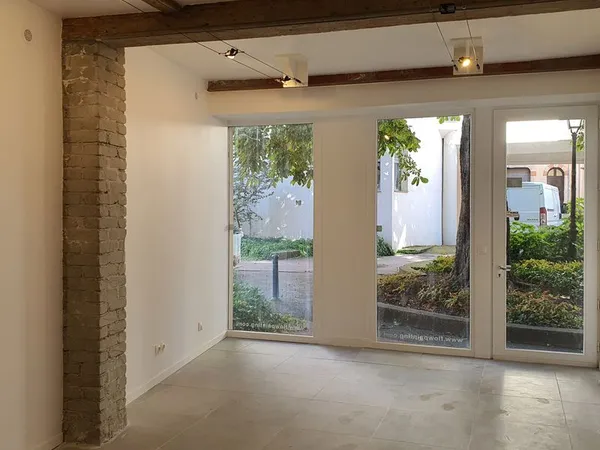 Local professionnel 31 m² avec vitrine - Vieille Ville de Nancy - 750 CC