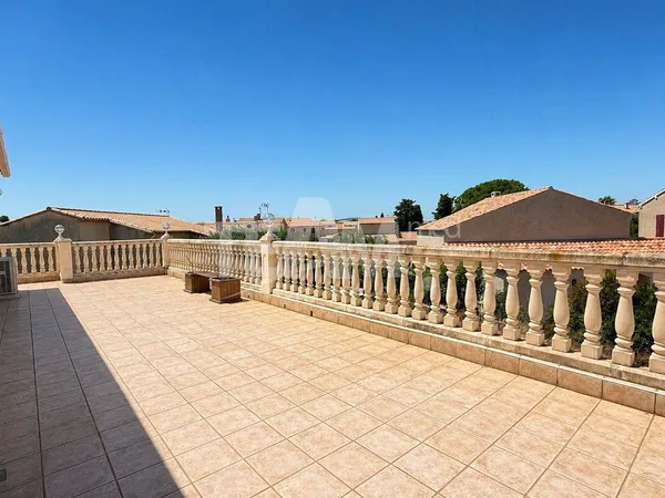Maison 10 pièces 330 m²