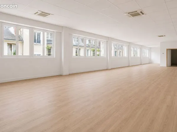 Bureaux 3 715 m²