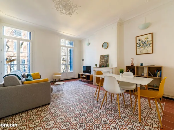 T2 meublé rénové 41,7 m² - Centre La Seyne - Port à 300 m -