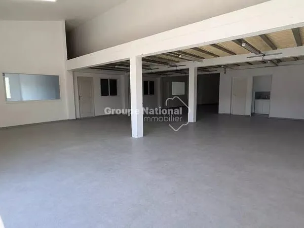 SORGUES - BUREAU ET ENTREPÔT DE 240 M² AVEC CLIMATISATION REVERS
