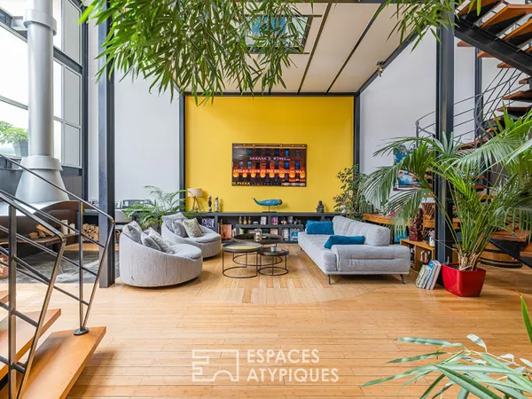 Ancien hangar transformé en loft avec piscine et garage