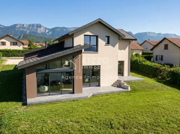Villa Contemporaine RE 2020 135 m2 sur 712 m2 PÉRON