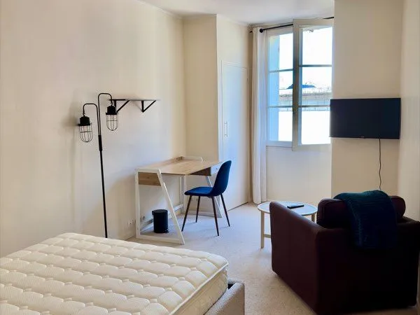 Appartement T1 bis meublé 30 m² - Centre de Saumur - Mobilier neuf