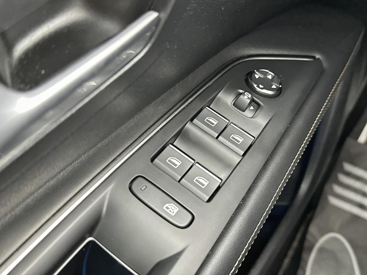 Peugeot 3008 puretech 130ch s&s eat8 gt — photo 15