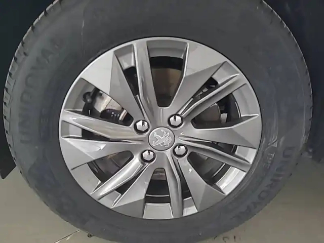 Peugeot 2008 electrique 136 ch — photo 81