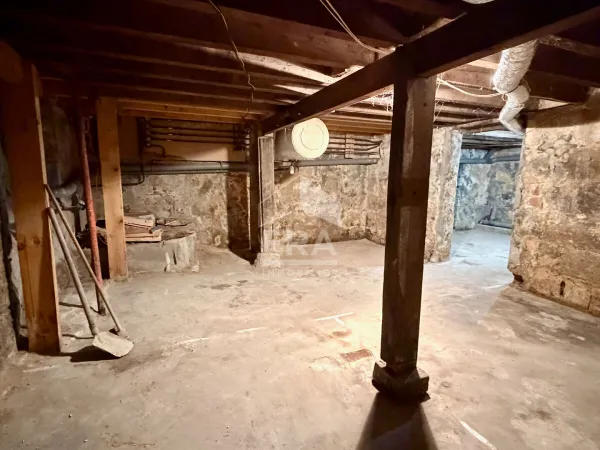 Cave 49 m²