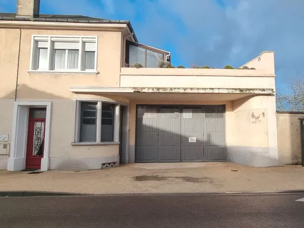 Local 544 m² FOURCHAMBAULT