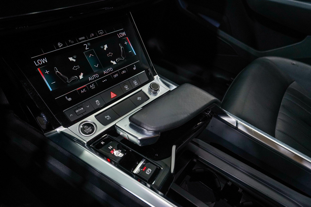 Audi e-tron — photo 24