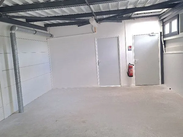 Local d’activité et entrepôt Location Saint-Félix 1p 257m² 2500€