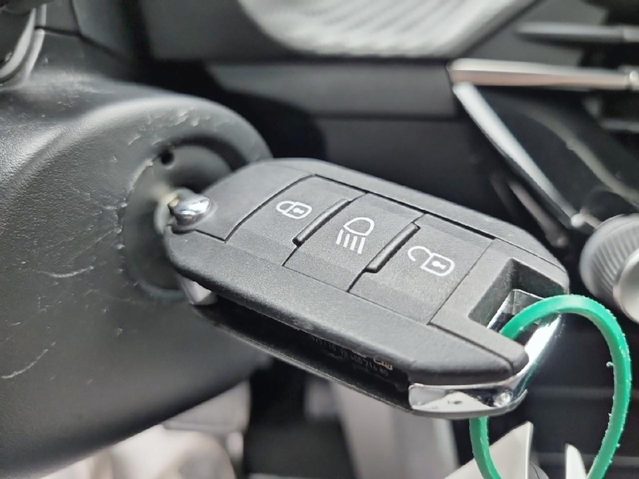 Peugeot 2008 hybrid 145 e-dcs6 style — photo 20