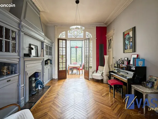 Maison 8 pièces 250 m²