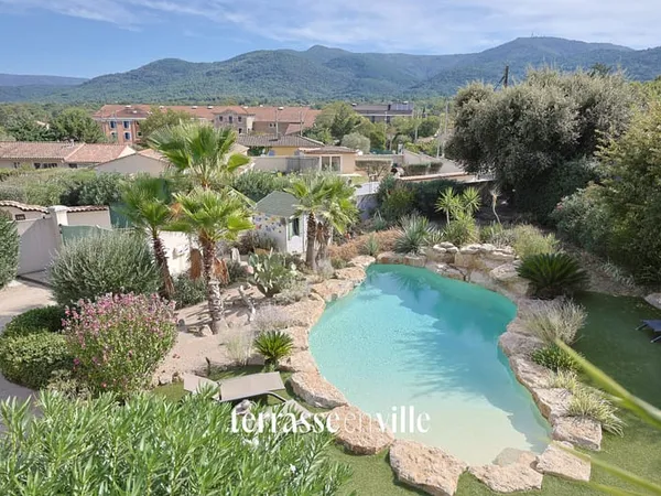 Gonfaron - Maison 174 M2 - Piscine - Vue