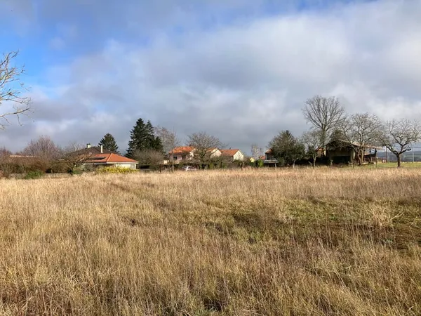 Maison neuve avec jardin