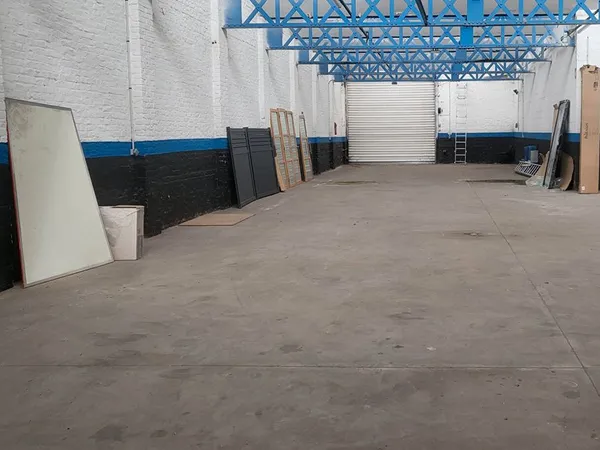 Parking/box 1 pièce 580 m²
