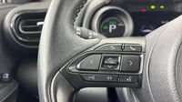 Toyota Yaris 116h Design 5p MY22 — photo 25