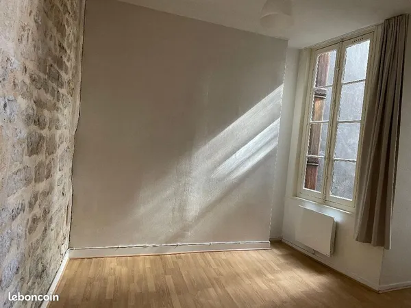 Appartement T2 quartier Saint Michel rue Sainte Catherine situé au 4ieme étage